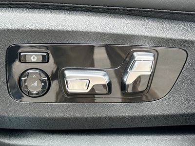 2027 BMW X6 - Photo 24