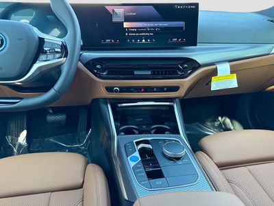 2026 BMW i4 - Photo 18