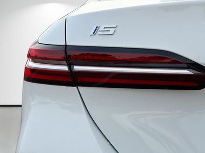2026 BMW i5 - Photo 10