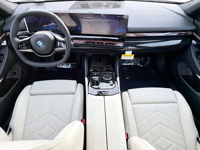 2026 BMW i5 - Photo 16