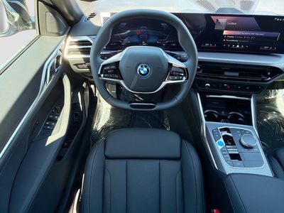 2026 BMW i4 - Photo 16
