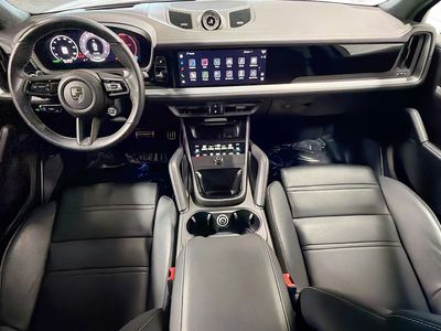 2025 Porsche Cayenne - Photo 16