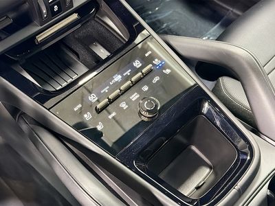 2025 Porsche Cayenne - Photo 29