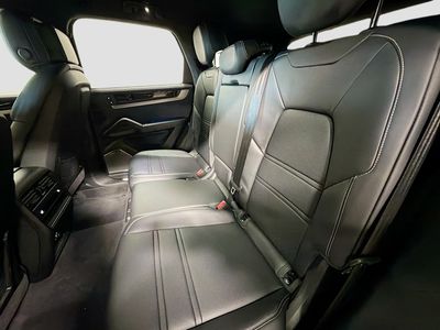 2025 Porsche Cayenne - Photo 23