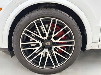 2025 Porsche Cayenne - Photo 43