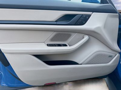 2022 Porsche Taycan - Photo 21