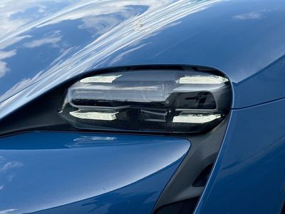 2022 Porsche Taycan - Photo 9