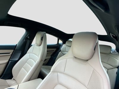 2022 Porsche Taycan - Photo 26