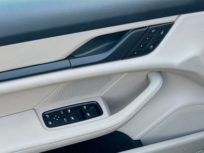 2022 Porsche Taycan - Photo 22