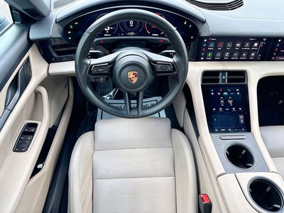 2022 Porsche Taycan - Photo 16