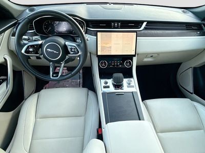 2023 Jaguar F-PACE - Photo 16