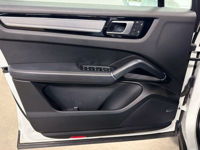 2023 Porsche Cayenne - Photo 22