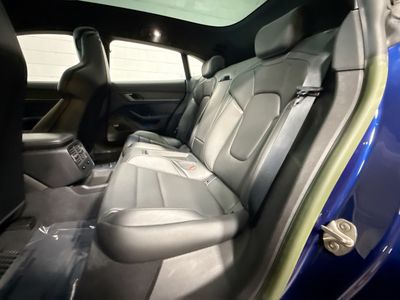2022 Porsche Taycan - Photo 21