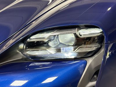 2022 Porsche Taycan - Photo 10