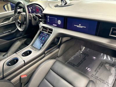 2022 Porsche Taycan - Photo 15