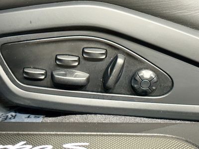 2022 Porsche Taycan - Photo 25