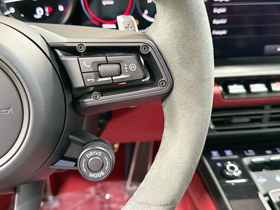 2023 Porsche 911 - Photo 34