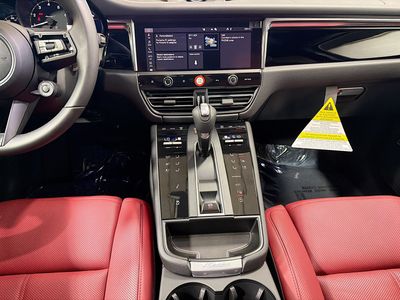 2026 Porsche Macan - Photo 19