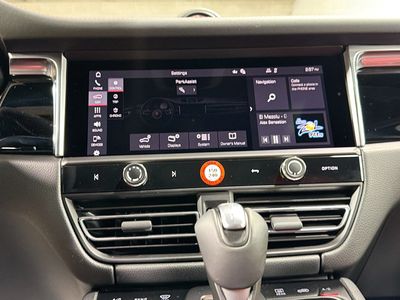 2026 Porsche Macan - Photo 29