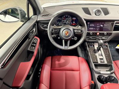 2026 Porsche Macan - Photo 17