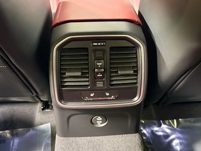 2026 Porsche Macan - Photo 20