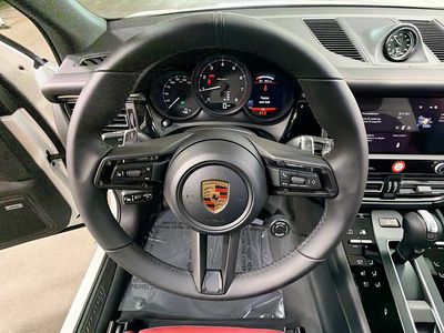 2026 Porsche Macan - Photo 39