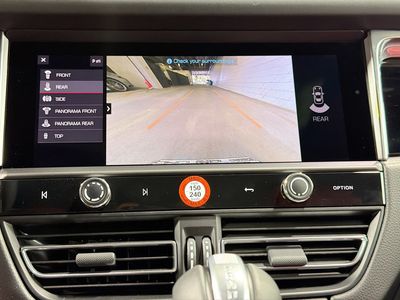 2026 Porsche Macan - Photo 33