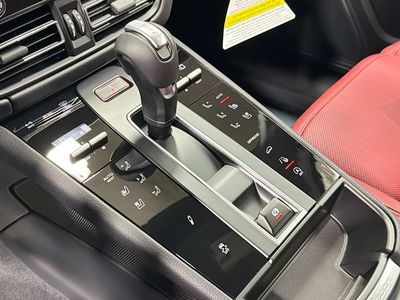 2026 Porsche Macan - Photo 28