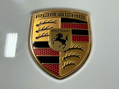 2025 Porsche Taycan - Photo 12