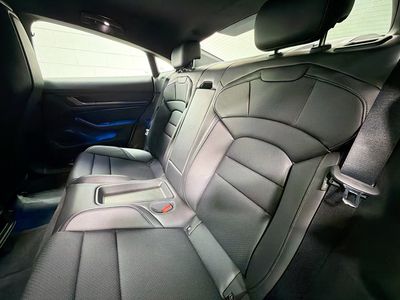 2025 Porsche Taycan - Photo 21