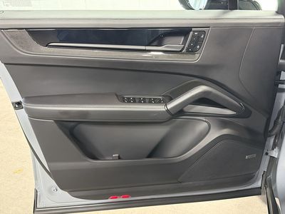 2024 Porsche Cayenne - Photo 22