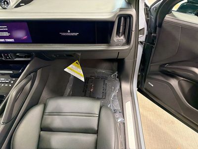 2024 Porsche Cayenne - Photo 18