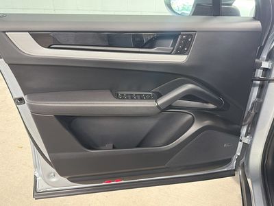 2026 Porsche Cayenne - Photo 22