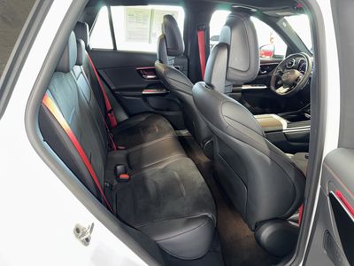 2025 Mercedes-Benz GLC - Photo 12