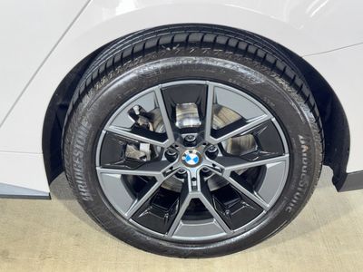 2025 BMW i4 - Photo 34