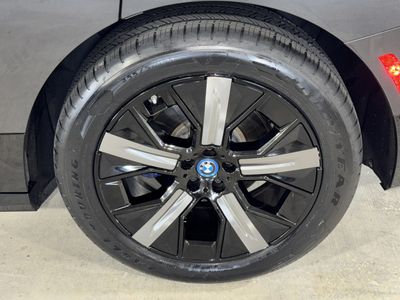 2025 BMW iX - Photo 35