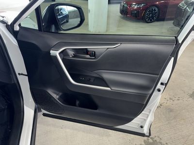 2024 Toyota RAV4 Hybrid - Photo 6