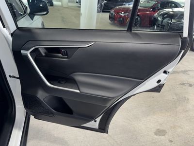 2024 Toyota RAV4 Hybrid - Photo 11