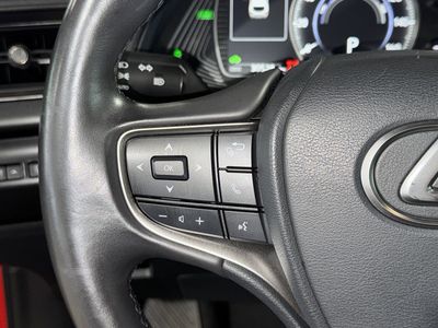 2024 Lexus UX - Photo 3
