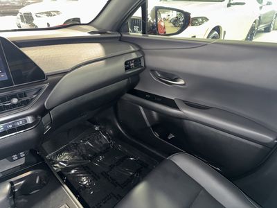 2024 Lexus UX - Photo 30