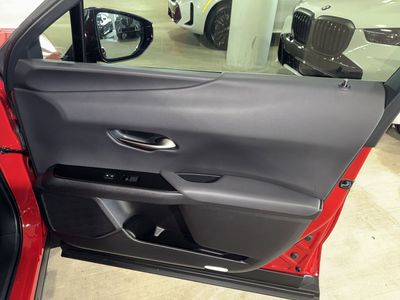 2024 Lexus UX - Photo 7