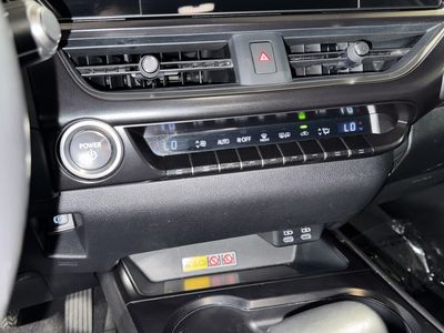 2024 Lexus UX - Photo 27