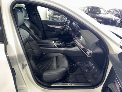 2025 BMW 7 Series - Photo 10