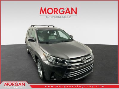 2017 Toyota Highlander - Photo 1