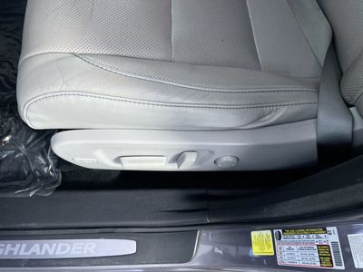 2017 Toyota Highlander - Photo 13