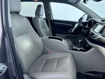 2017 Toyota Highlander - Photo 28