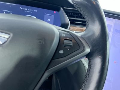 2021 Tesla Model S - Photo 17