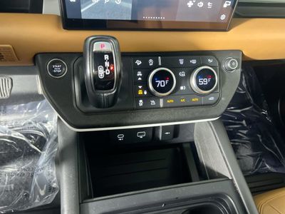 2023 Land Rover Defender - Photo 23