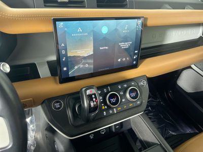 2023 Land Rover Defender - Photo 24