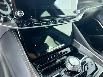 2022 Jeep Wagoneer - Photo 24
